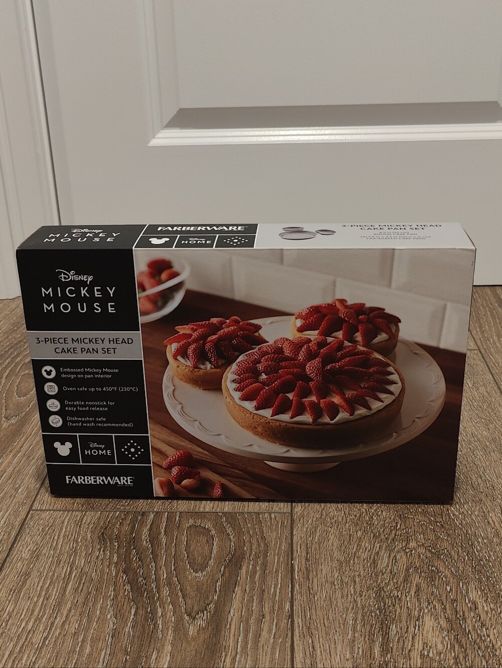 Disney Mickey Mouse 3-Piece Cake Pan Set - Black & White Box